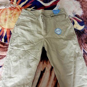 LEE RIDERS CAPRIS! COME LOOK & SEE!!